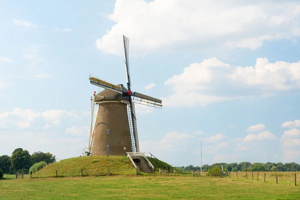 Hollanda Yeldeğirmeni — Stok fotoğraf