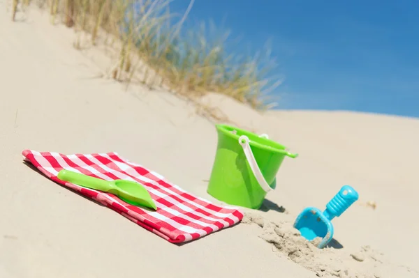 Juguetes en las dunas — Foto de Stock