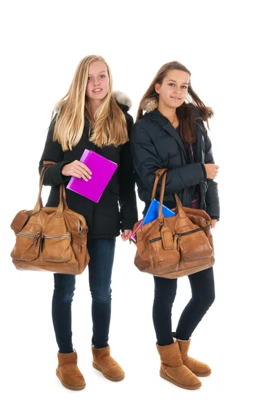 Schoolmeisjes met schooltassen — Stockfoto