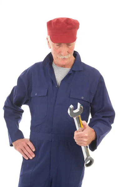 Homme en bleu avec clé à molette — Photo