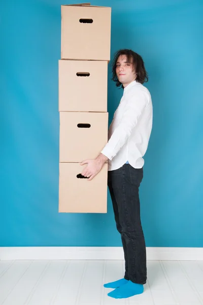 Hombre moviéndose con cajas —  Fotos de Stock