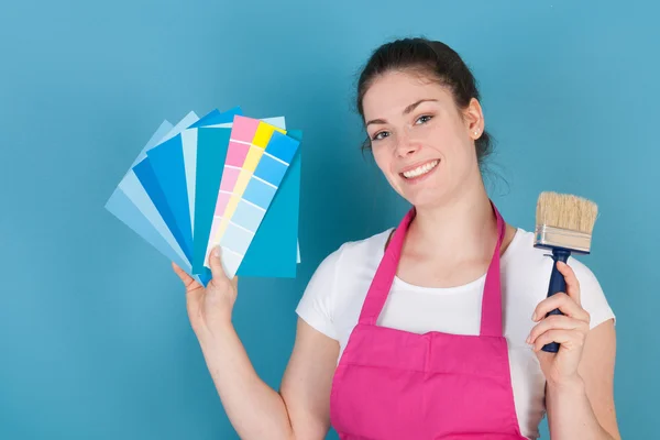 Mulher pintando o interior — Fotografia de Stock