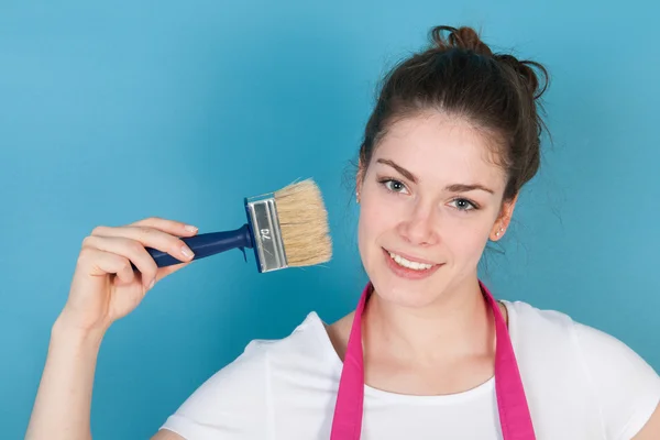 Mulher pintando o interior — Fotografia de Stock