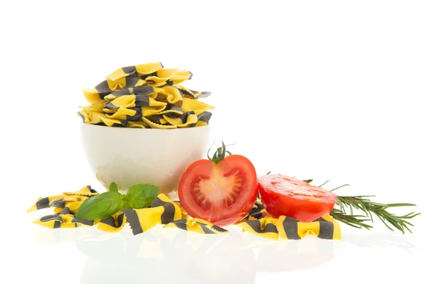 Farfalle pasta e ingredienti — Foto Stock