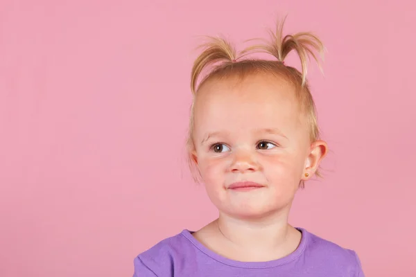 Peuter meisje in roze — Stockfoto