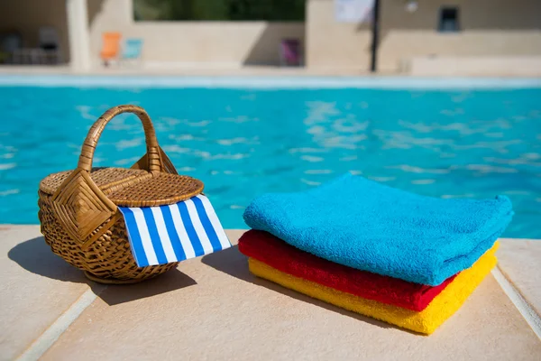 Towels at the swimming pool — Stockfoto