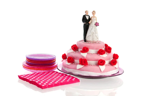Pareja en la parte superior de pastel de boda — Foto de Stock