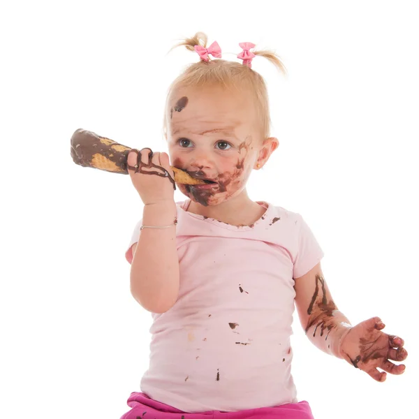 Peuter meisje eten van ijs — Stockfoto