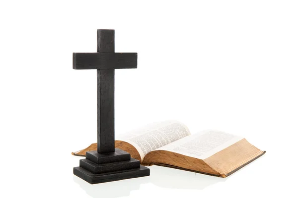 Cruz e Bíblia — Fotografia de Stock