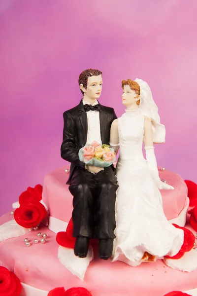 Wedding cake with vintage couple — Stock Photo, Image
