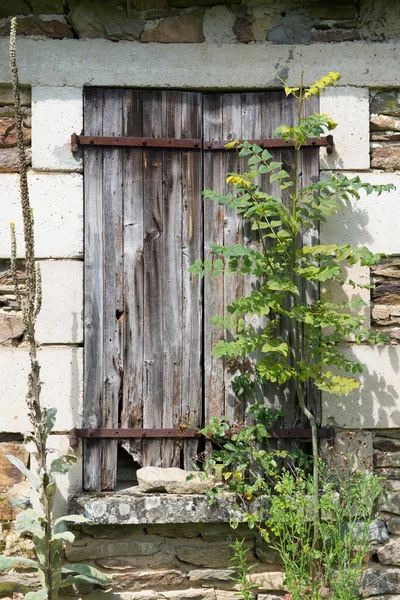 ウィンドウ住めない家 — ストック写真