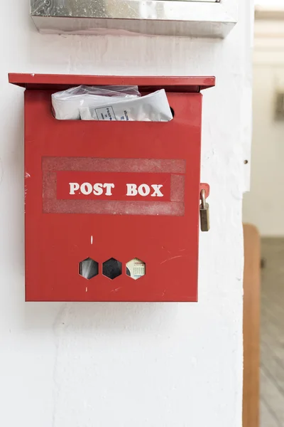 Boîte aux lettres rouge — Photo