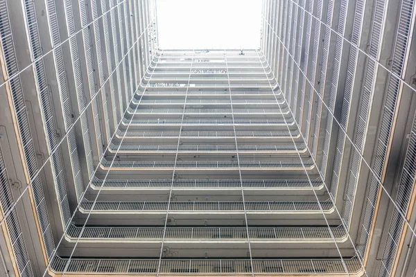 Suqare Building Lookup — Stock Photo, Image