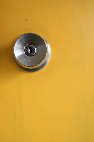 Cor amarela maçaneta da porta — Fotografia de Stock