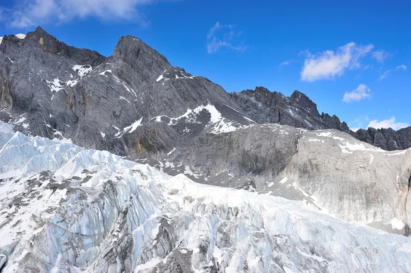 Yulong snö berg — Stockfoto