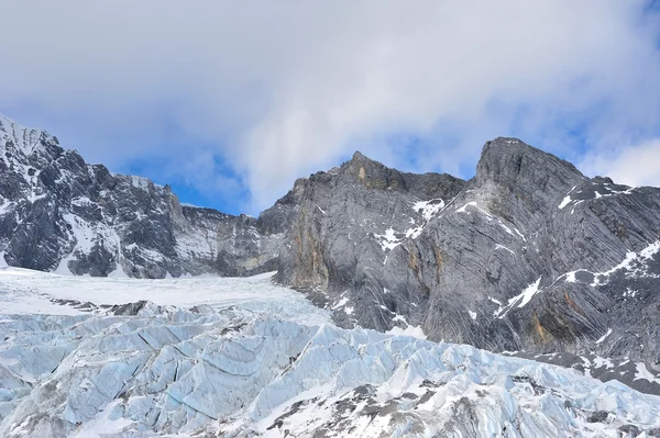 Yulong montanha de neve — Fotografia de Stock