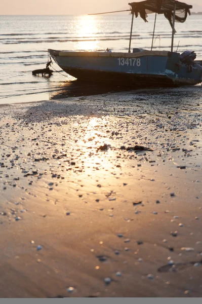 Boat on a beach — Stock Photo, Image