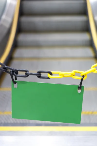 Rolltreppe mit leeren Werbetafeln — Stockfoto