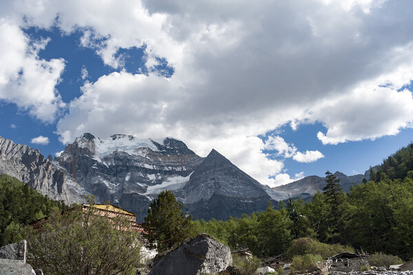 Снежная гора Сиань Наири
