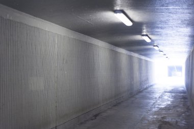 Zemin geçiş altında