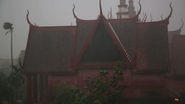 Overstroming na Monsoon seizoen in Cambodja — Stockvideo