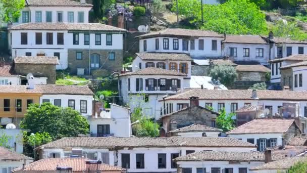 Історичні білими будинками в селі Sirince — стокове відео