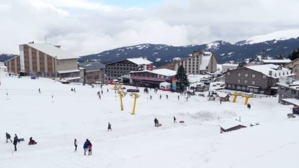 Inverno neve esporte centro — Vídeo de Stock