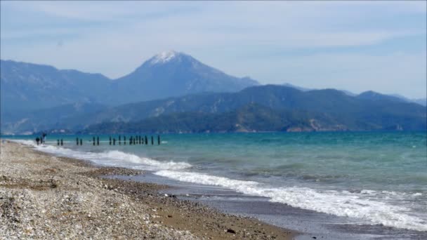 Mediterranean beach by sea in winter — Stock Video