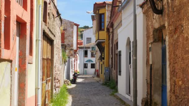 Casas turcas tradicionais em Ayvalik — Vídeo de Stock