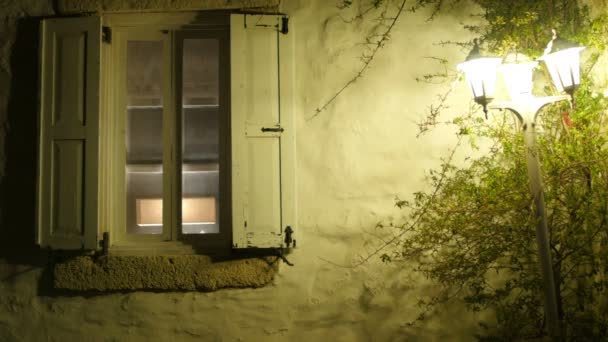 Retro fönster på natten — Stockvideo