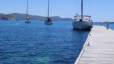 Ahşap iskele, yatlar