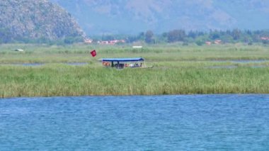 Türkiye'de Nehri üzerinde tekne turu