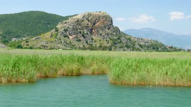 Paseo en barco por el río en Turquía — Vídeo de stock