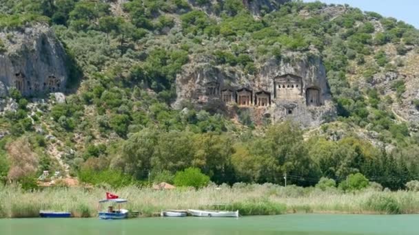 Тур на лодке по реке в Турции — стоковое видео