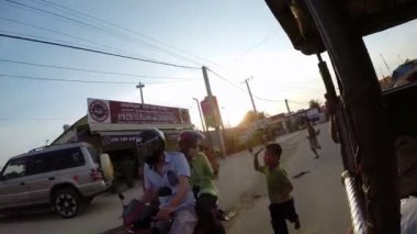 Fakir çocuklar için hayırseverlik bağış