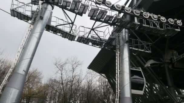 Teleférico al deporte de invierno — Vídeos de Stock