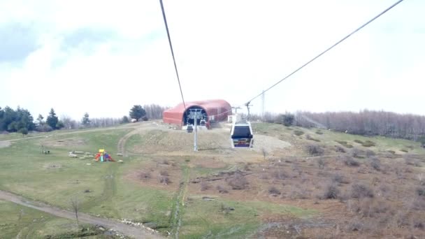 Kış sporları için teleferik — Stok video