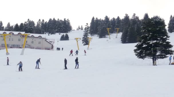 Teleférico al deporte de invierno — Vídeos de Stock