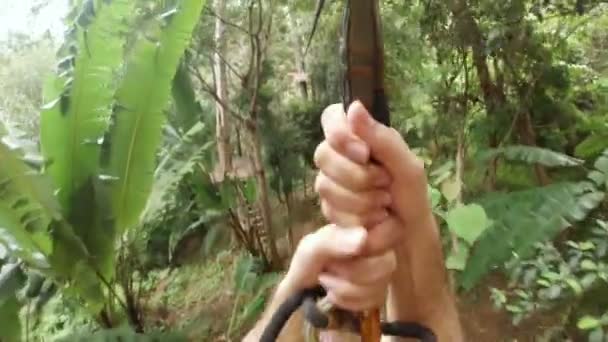 Zipline flyga extrema sporter — Stockvideo