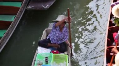 yüzen Pazar at insanlar