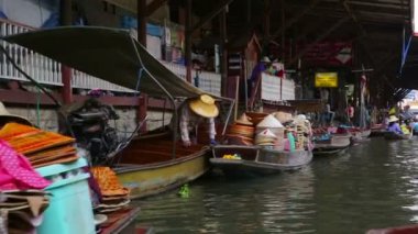 yüzen Pazar at insanlar