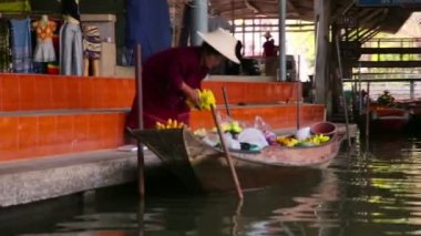 yüzen Pazar at insanlar