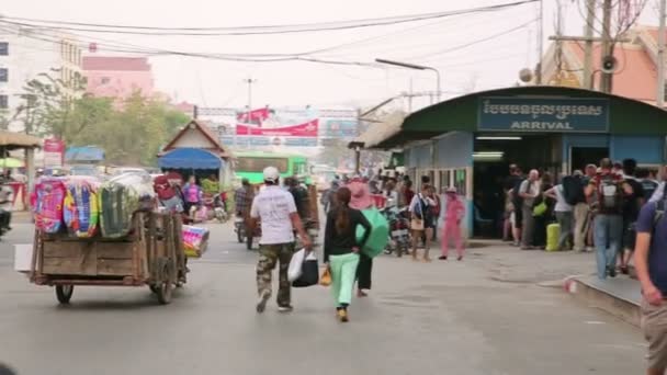 People at border — Stock Video