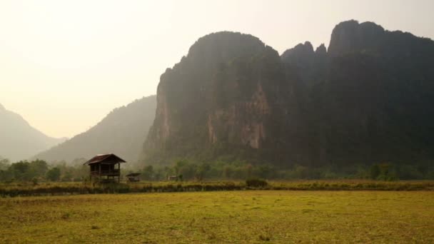 Vang Vieng with limestone mountains — Stock Video