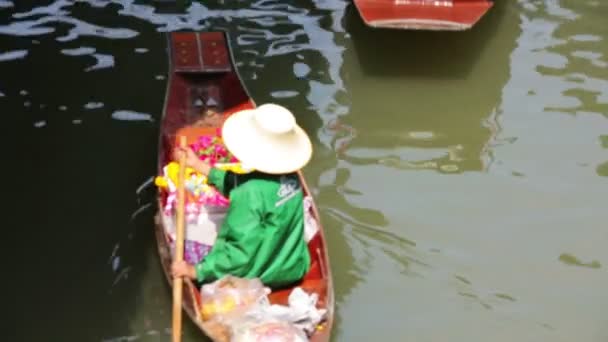 女人在水上市场 — 图库视频影像