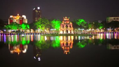 Hoan Kiem Gölü ve Huc Köprüsü