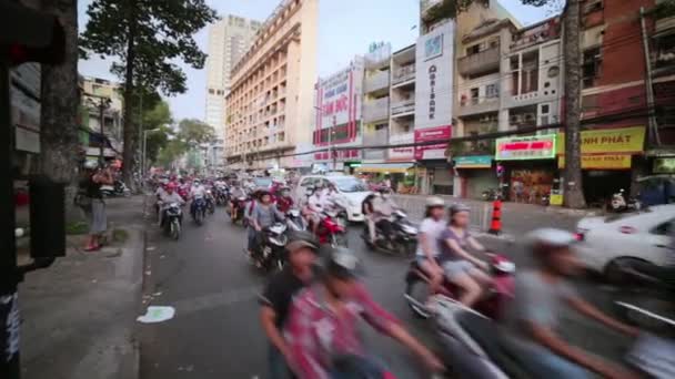 Gekke motorfietsen verkeer — Stockvideo