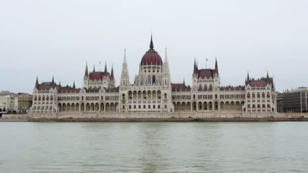 Parlamenti épület Budapesten — Stock videók