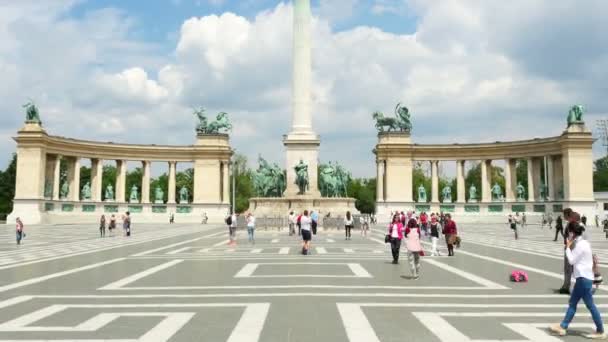 Náměstí hrdinů v Budapešti — Stock video