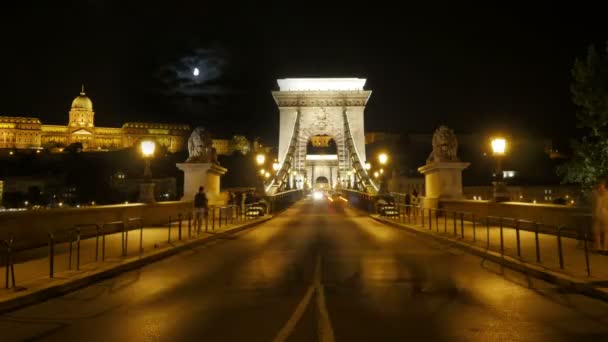 Puente de la cadena vista por la noche — Vídeo de stock